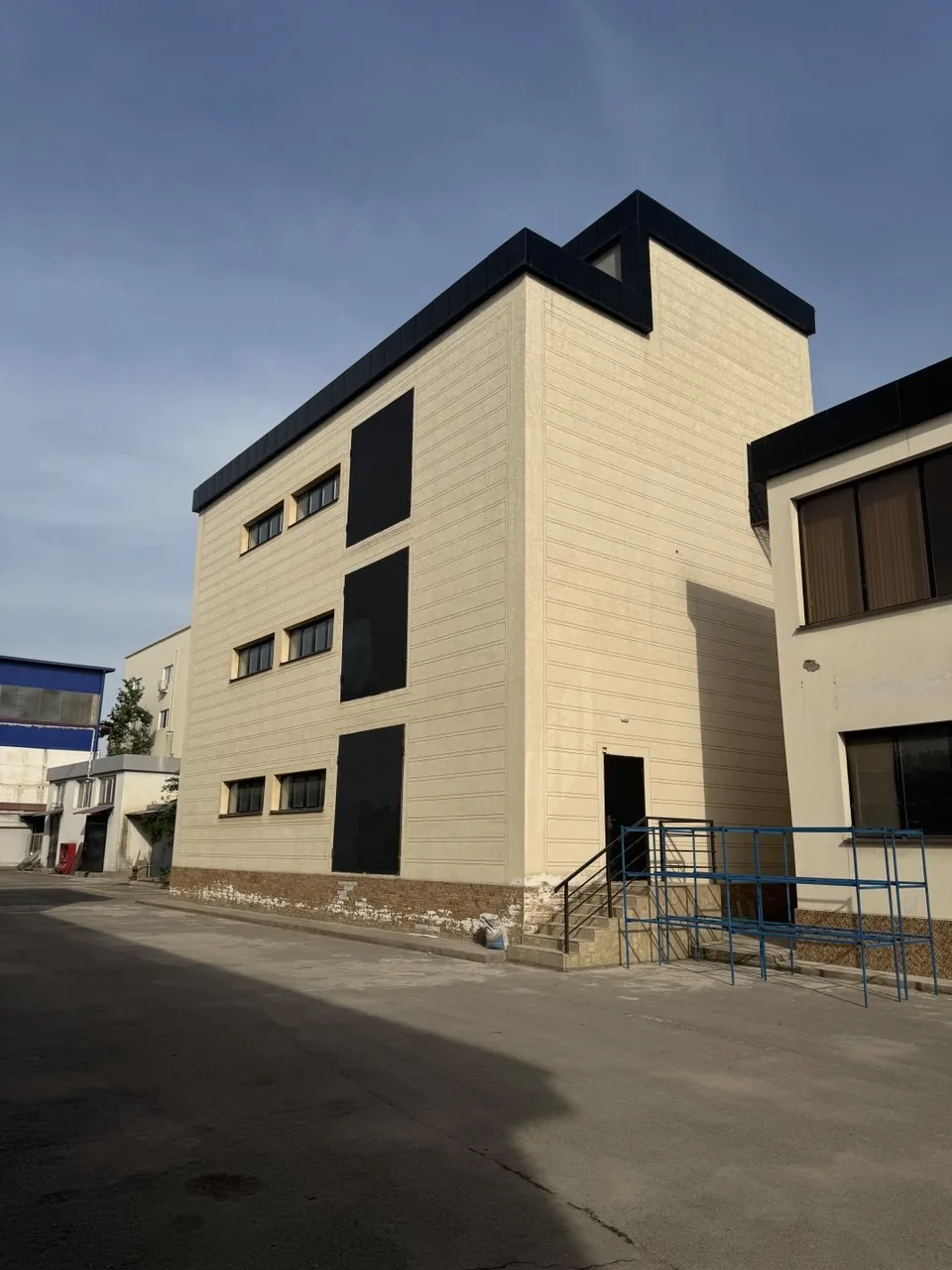 Sotuvga biznes binosi 3936m² — махаллинский сход граждан Бектемир — SIRG‘ALI TUMANI TOSHKENT SHAXRI