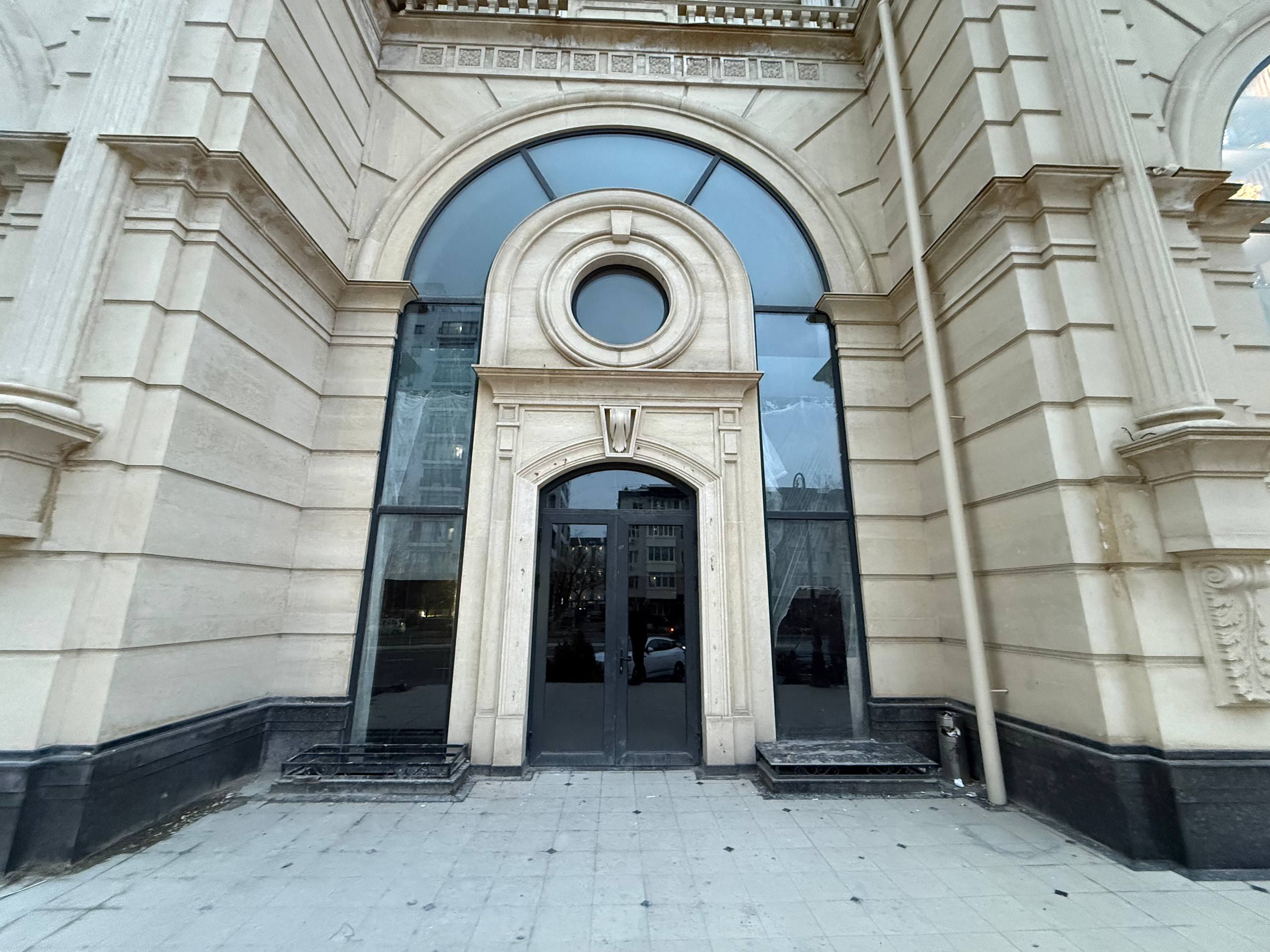 Tijorat obyekti 300 m² — ijaraga — YAKKASAROY TUMANI TOSHKENT SHAXRI