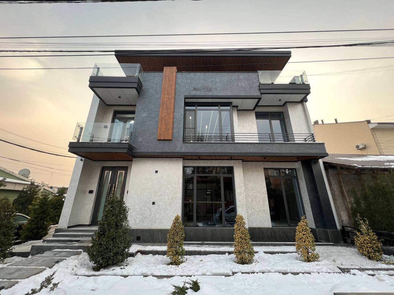 Tijorat obyekti 580 m² — sotiladi — YAKKASAROY TUMANI, TOSHKENT SHAXRI