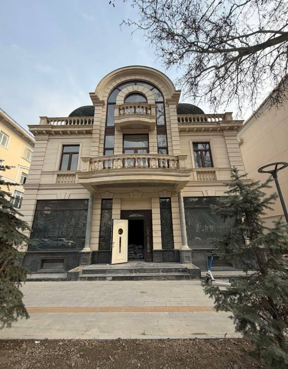 Tijorat obyekti 1350 m² — sotiladi — YAKKASAROY TUMANI, TOSHKENT SHAXRI