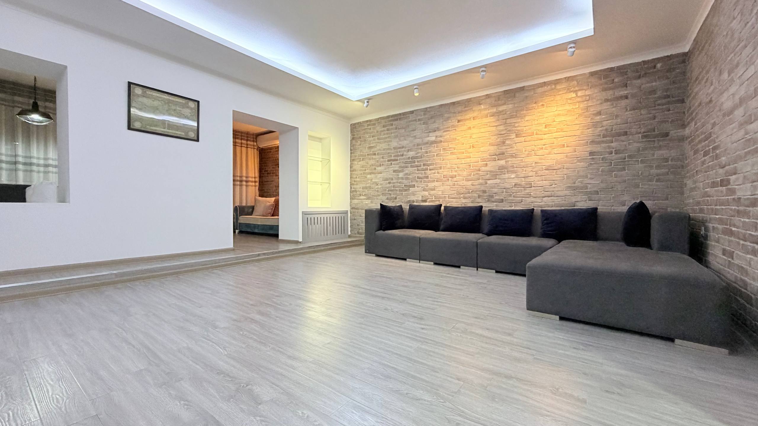 Kvartira 182 m² — sotiladi — MIROBOD TUMANI TOSHKENT SHAXRI